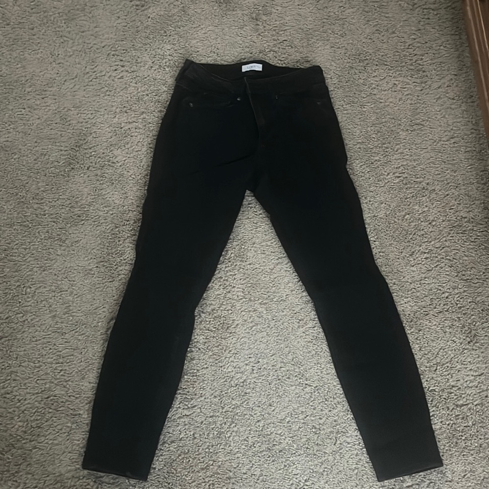 Skinny leg